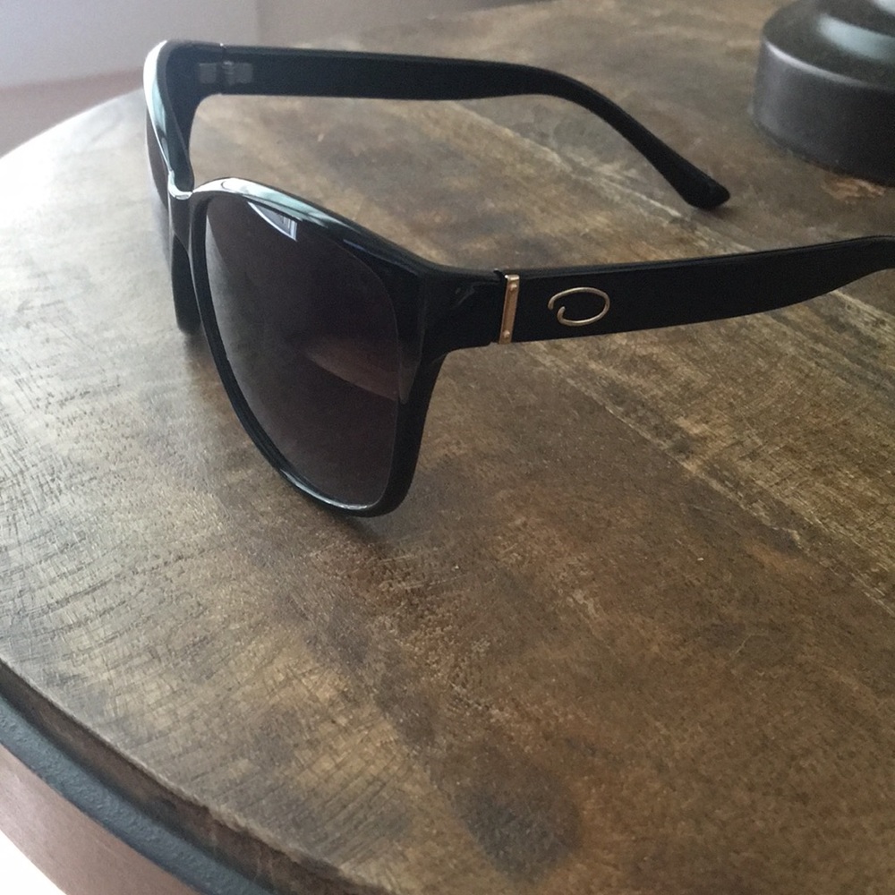 Sunglasses - Picture 2 of 3
